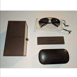 Louis Vuitton Attitude Pilote Sunglasses  - Z0338U